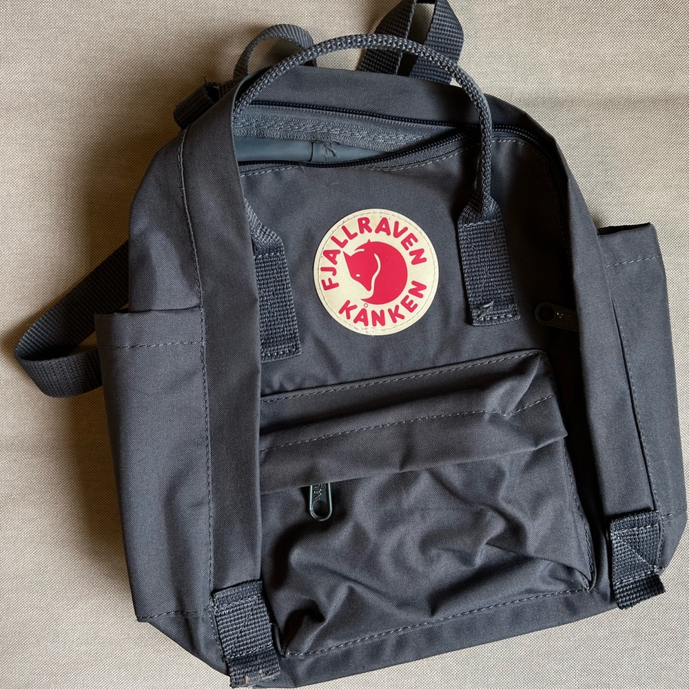 Fjallraven Kanken Mini Backpack | Graphite / Grey